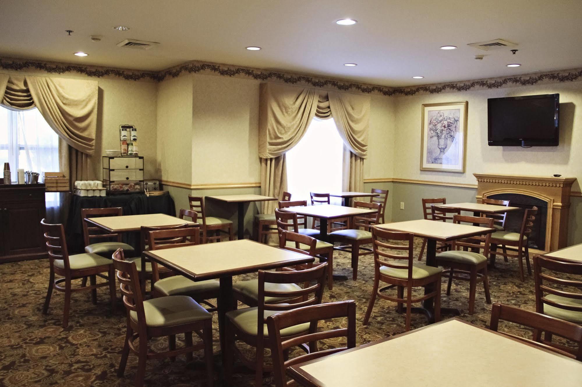 Country & By Radisson, Frackville Hotel