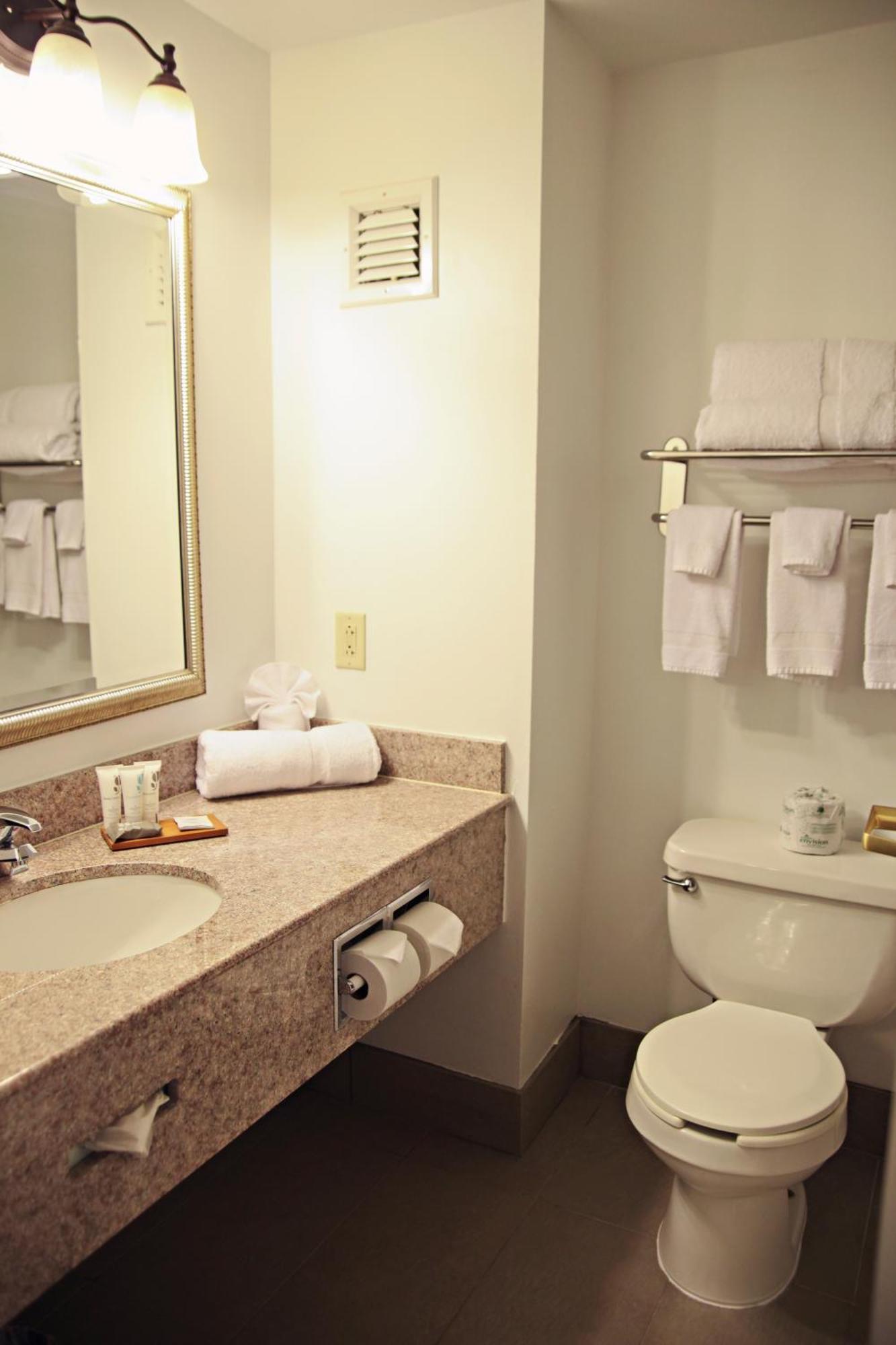 Hotel Country & By Radisson, Frackville