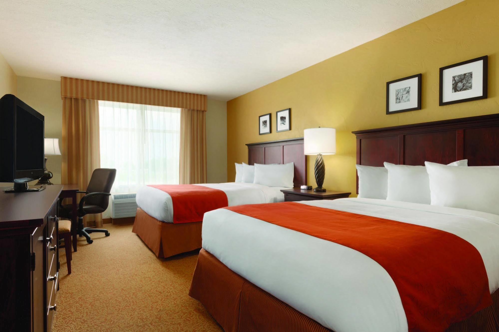 Country & By Radisson, Frackville