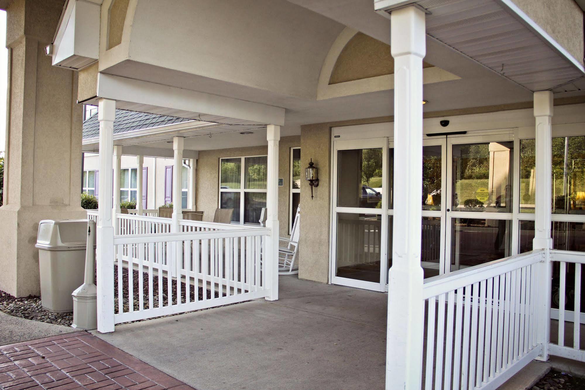 Country & By Radisson, Frackville Hotel